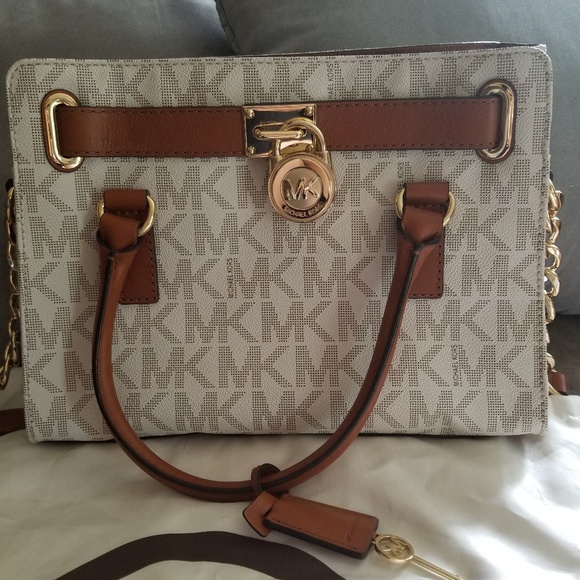 Michael Kors Handbags - Authentic Michael kors Hamilton MK purse